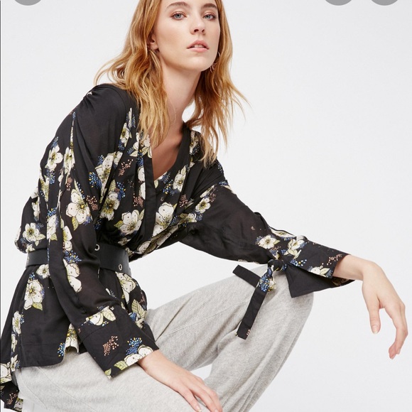 Free People Tuscan Dreams Printed Tunic in Turquoise - Picture 3 of 15